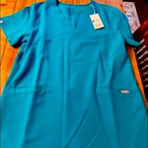 FIgs Women’s Teal Kade top (s)  & Teal Petite Cargo Scrub Pants (ps). never worn